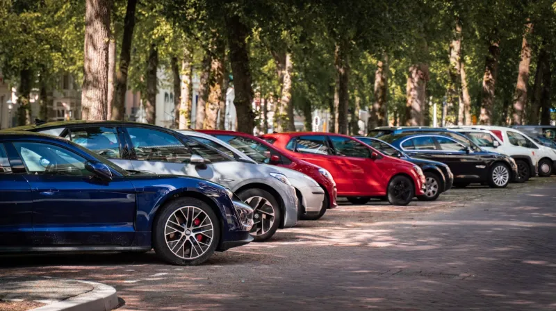 2026年美国自驾游停车全攻略:路边停车(Street Parking)规则与防罚单指南