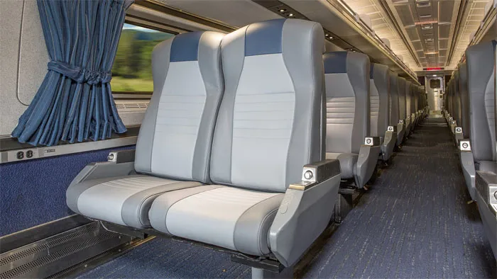 Amtrak Northeast Regional 东北区域列车商务舱 (Business Class) 宽敞座椅与充电插座实拍