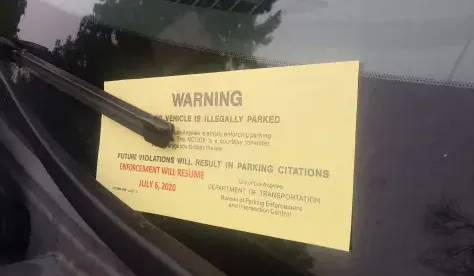 美国警察开具的交通违章警告单 (Warning) 与包含具体罚金的正式罚单 (Citation) 样本对比图