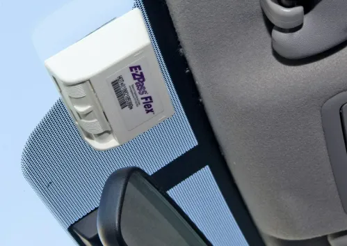 美国租车防坑:安装在挡风玻璃上的电子收费标签 Toll Pass 与 E-ZPass 盒