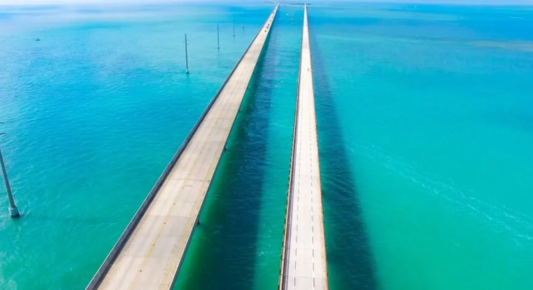 自驾佛罗里达礁岛群 (Florida Keys) 绝美的跨海公路 7 英里长桥 (Seven Mile Bridge)