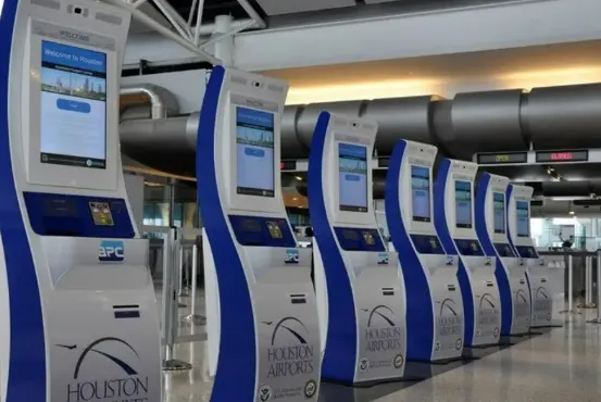 美国国际机场到达大厅设立的 Automated Passport Control (APC) 自助海关查验终端机